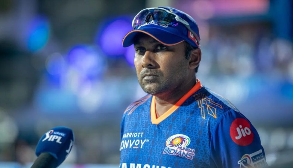 Jayawardene steps down from his role at Mumbai following a string of failures
