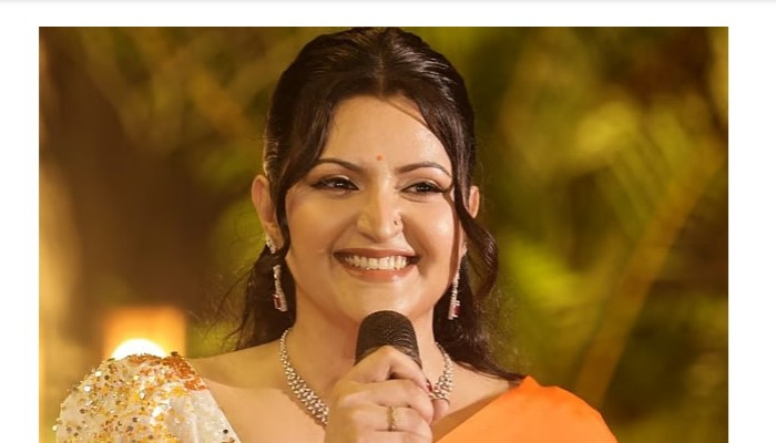 শিউলি ফুলে সাজানো জন্মদিন, নতুন সিনেমা ‘ফারজানা’র ঘোষণা পরীমনির